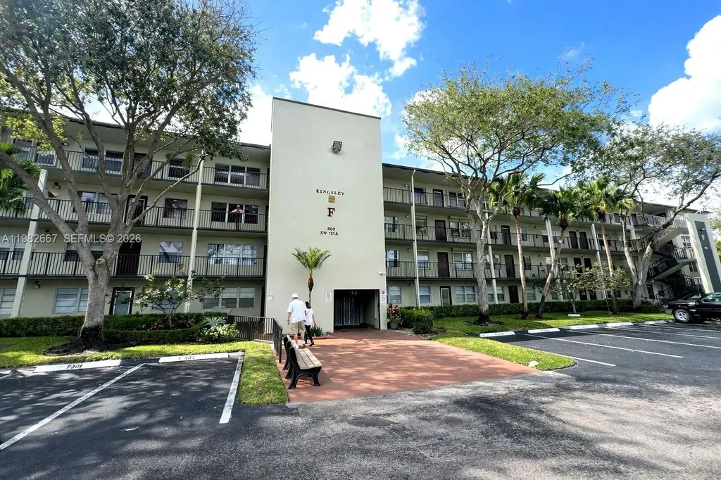 800 SW 131st Avenue Pembroke Pines FL 33027