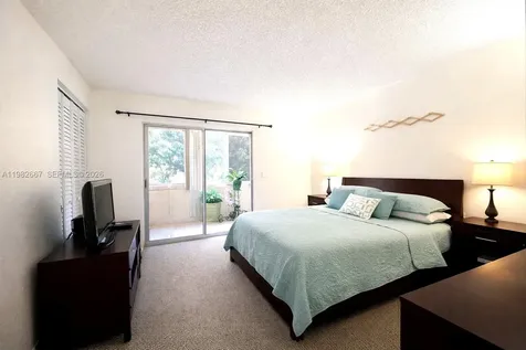 800 SW 131st Avenue Pembroke Pines FL 33027