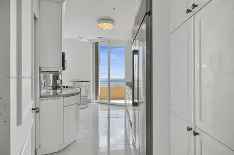 808 Brickell Key Drive Miami FL 33131