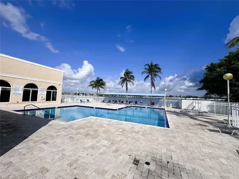 1143 NW 123rd Court Miami FL 33182