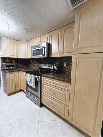 1143 NW 123rd Court Miami FL 33182