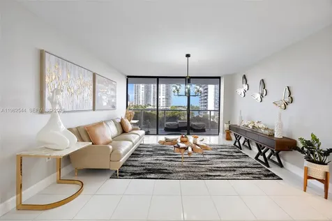 3731 N Country Club Drive Aventura FL 33180