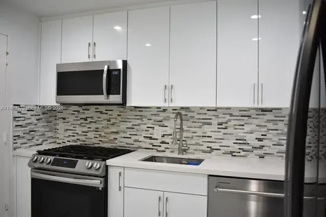 8024 Tatum Waterway Drive Miami Beach FL 33141
