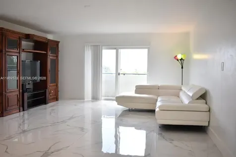 8024 Tatum Waterway Drive Miami Beach FL 33141