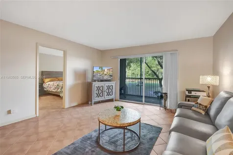 1110 SW 125th Avenue Pembroke Pines FL 33027