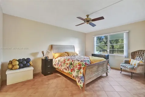 1110 SW 125th Avenue Pembroke Pines FL 33027