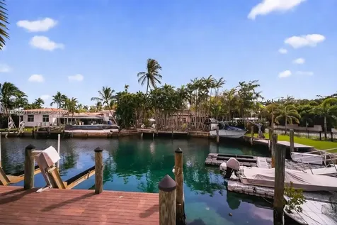 8651 NE 10th Court Miami FL 33138