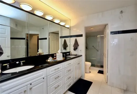3500 Mystic Pointe Drive Aventura FL 33180