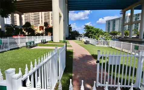 3500 Mystic Pointe Drive Aventura FL 33180