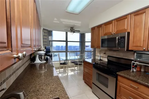 3500 Mystic Pointe Drive Aventura FL 33180