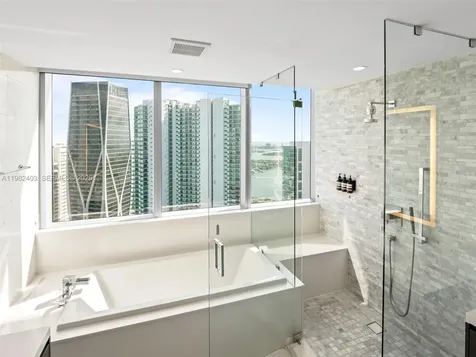 851 NE 1st Avenue Miami FL 33132