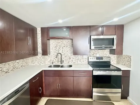 3180 S Ocean Drive Hallandale Beach FL 33009