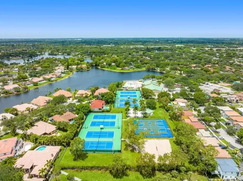 2640 Rampart Way N Cooper City FL 33026