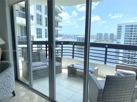 3500 Mystic Pointe Drive Aventura FL 33180
