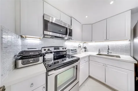 800 West Avenue Miami Beach FL 33139