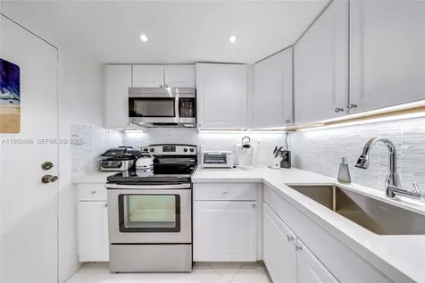 800 West Avenue Miami Beach FL 33139