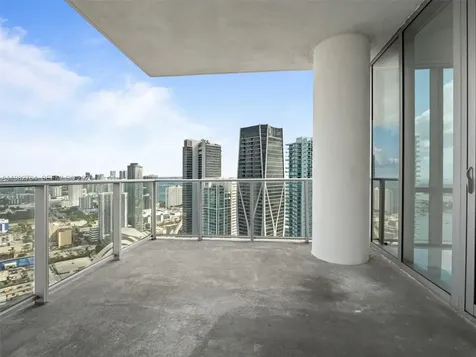851 NE 1st Avenue Miami FL 33132