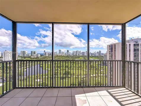 20301 W Country Club Drive Aventura FL 33180