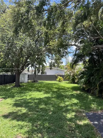 2415 Grant Street Hollywood FL 33020