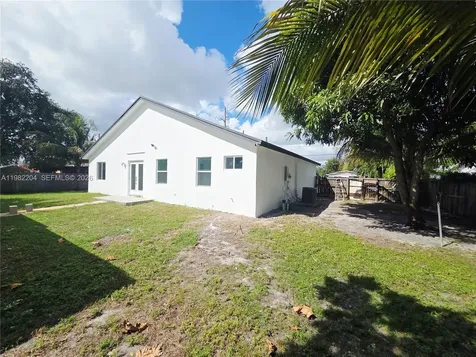 4490 SW 19th Street West Park FL 33023