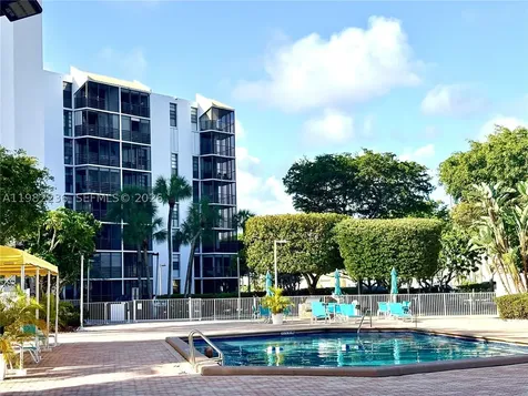 20500 W Country Club Drive Aventura FL 33180