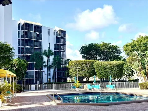 20500 W Country Club Drive Aventura FL 33180