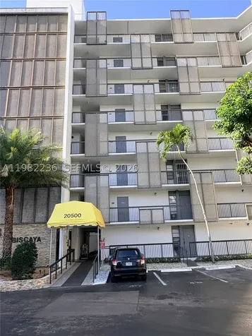 20500 W Country Club Drive Aventura FL 33180