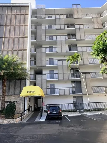 20500 W Country Club Drive Aventura FL 33180