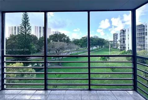 20500 W Country Club Drive Aventura FL 33180