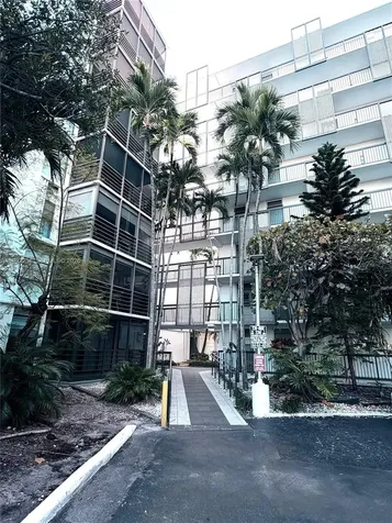 20500 W Country Club Drive Aventura FL 33180