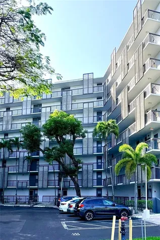 20500 W Country Club Drive Aventura FL 33180