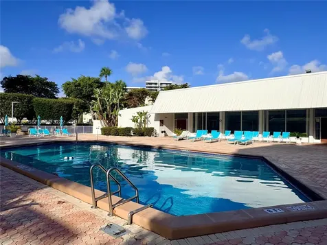 20500 W Country Club Drive Aventura FL 33180