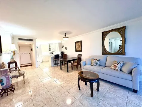 20500 W Country Club Drive Aventura FL 33180