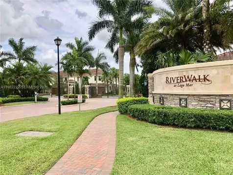 106 Riverwalk Circle E Plantation FL 33325