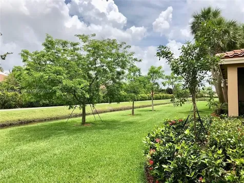 106 Riverwalk Circle E Plantation FL 33325