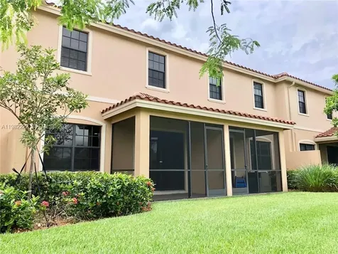 106 Riverwalk Circle E Plantation FL 33325