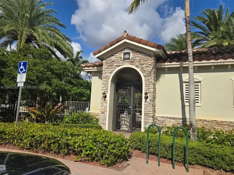 106 Riverwalk Circle E Plantation FL 33325