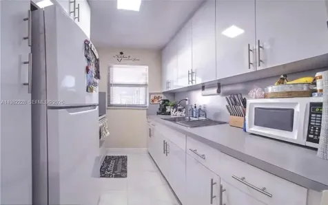 1325 W 68th Street Hialeah FL 33014
