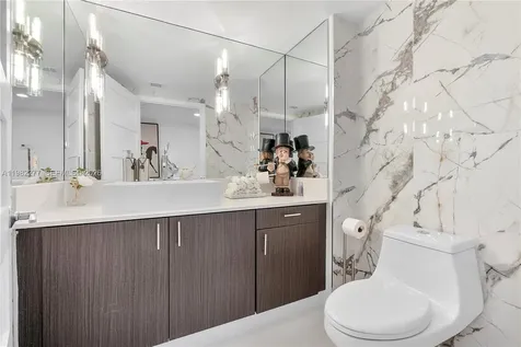 7000 Island Boulevard Aventura FL 33160