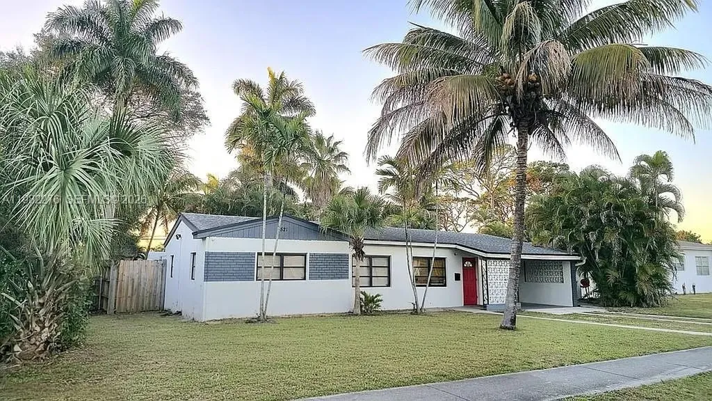 521 E Evanston Circle Fort Lauderdale FL 33312