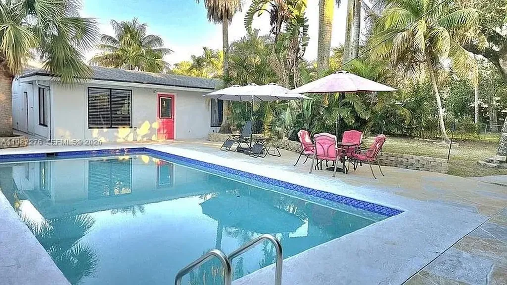 521 E Evanston Circle Fort Lauderdale FL 33312