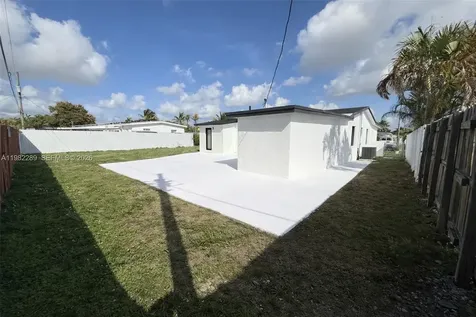 1014 W 66th Street Hialeah FL 33012