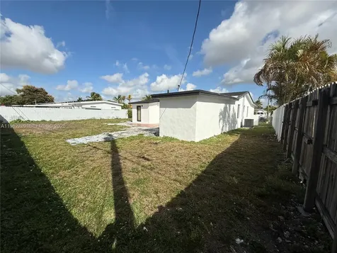 1014 W 66th Street Hialeah FL 33012