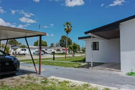 1014 W 66th Street Hialeah FL 33012