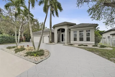 8006 N Savannah Circle Davie FL 33328