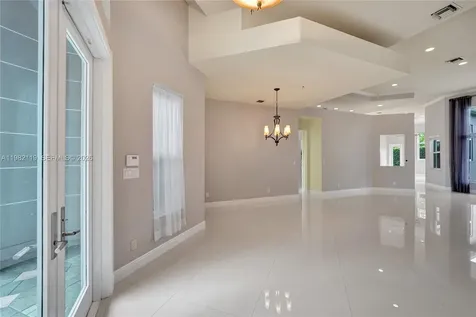 8006 N Savannah Circle Davie FL 33328