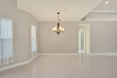 8006 N Savannah Circle Davie FL 33328