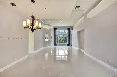 8006 N Savannah Circle Davie FL 33328