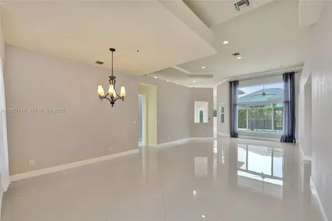 8006 N Savannah Circle Davie FL 33328