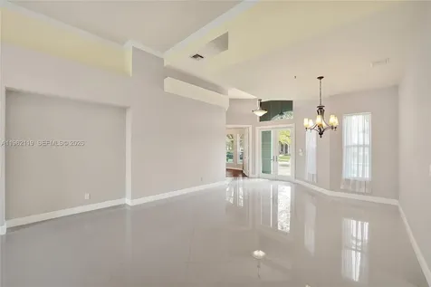 8006 N Savannah Circle Davie FL 33328